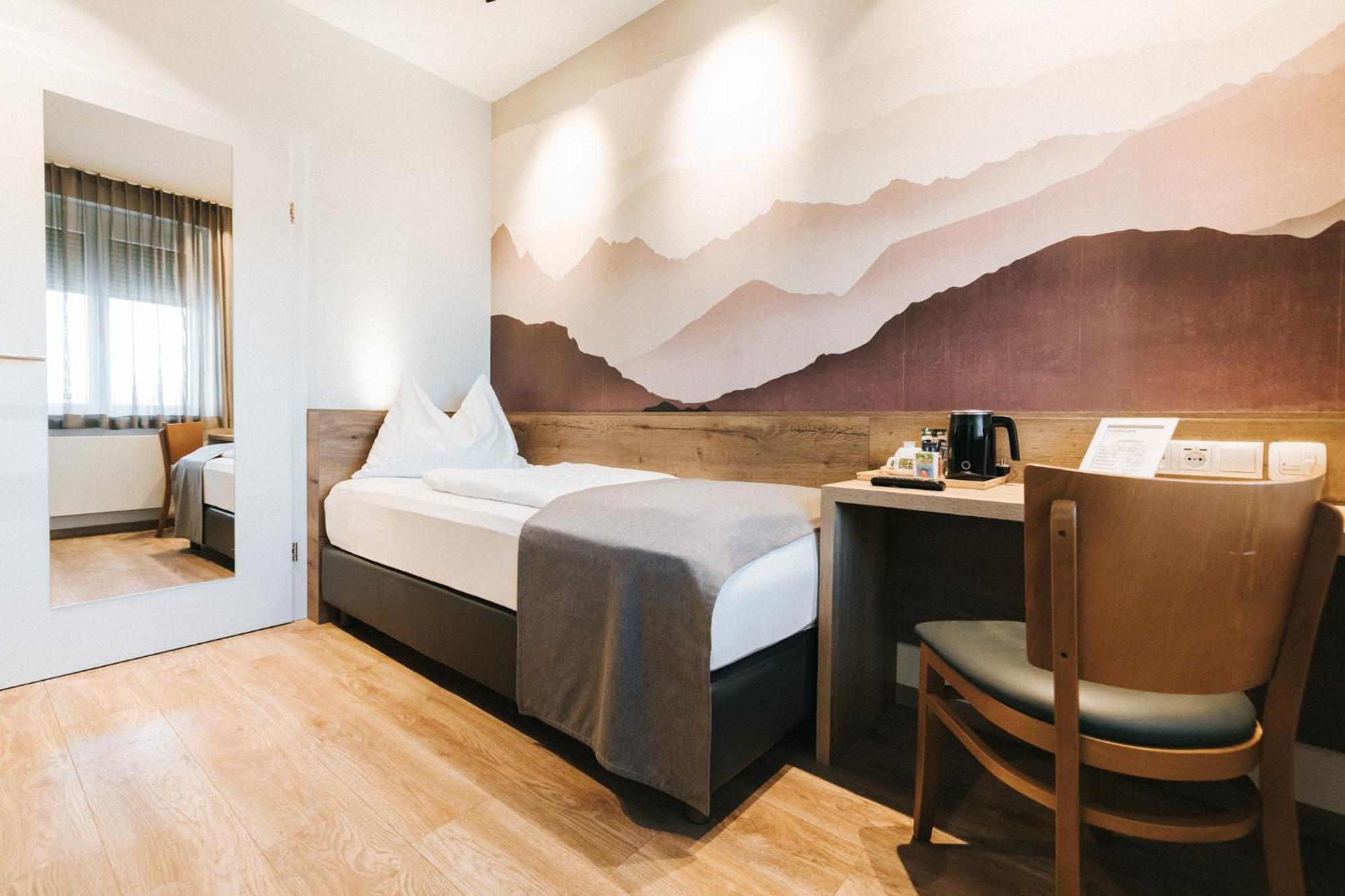 Single Room,1756516886:JPEG